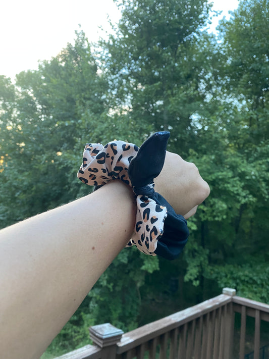 LEOPARD PRINT SCRUNCHIES